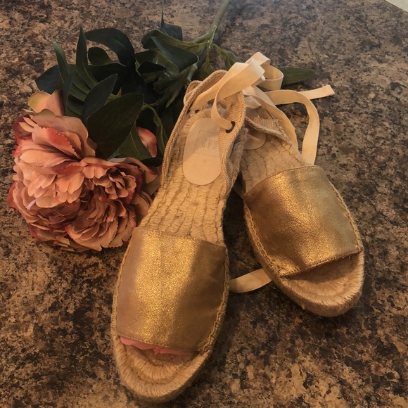 New Gap Espadrilles - Picture 2 of 8